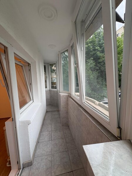 Sebastian, parc vanzare 2 camere, 1/8, decomandat, bl. 95, liber, 118000 E.