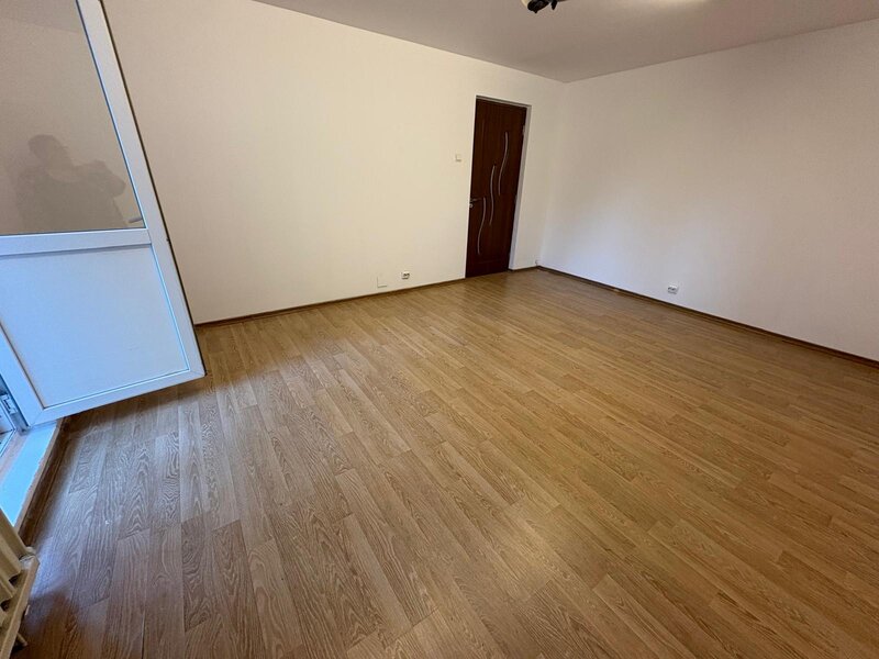 Sebastian, parc vanzare 2 camere, 1/8, decomandat, bl. 95, liber, 118000 E.