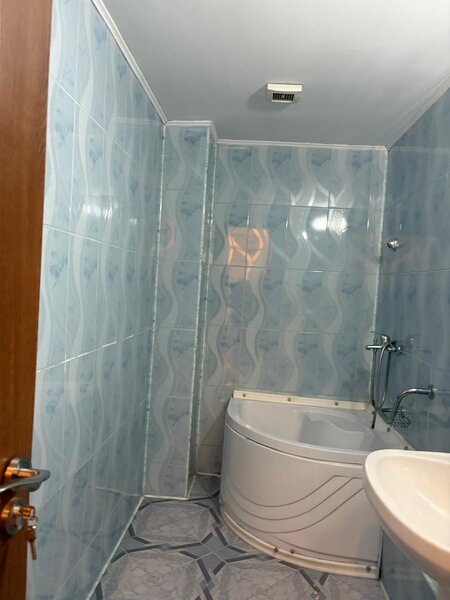 Sebastian, parc vanzare 2 camere, 1/8, decomandat, bl. 95, liber, 118000 E.