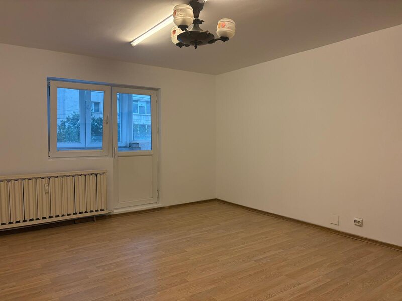 Sebastian, parc vanzare 2 camere, 1/8, decomandat, bl. 95, liber, 118000 E.